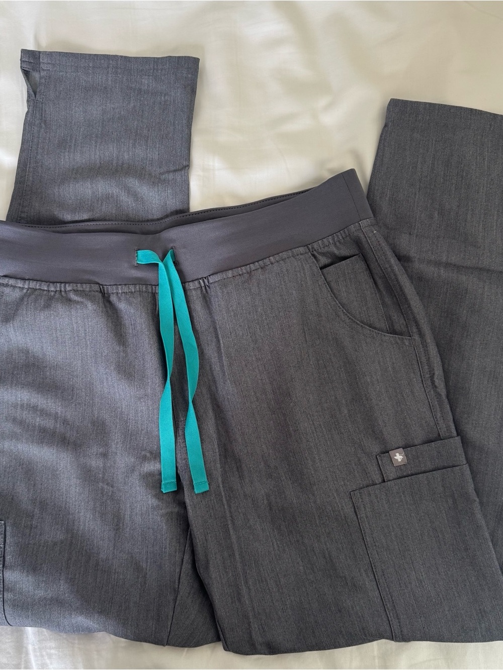 NWOT FIGS yola petite scrub pants - heather grey